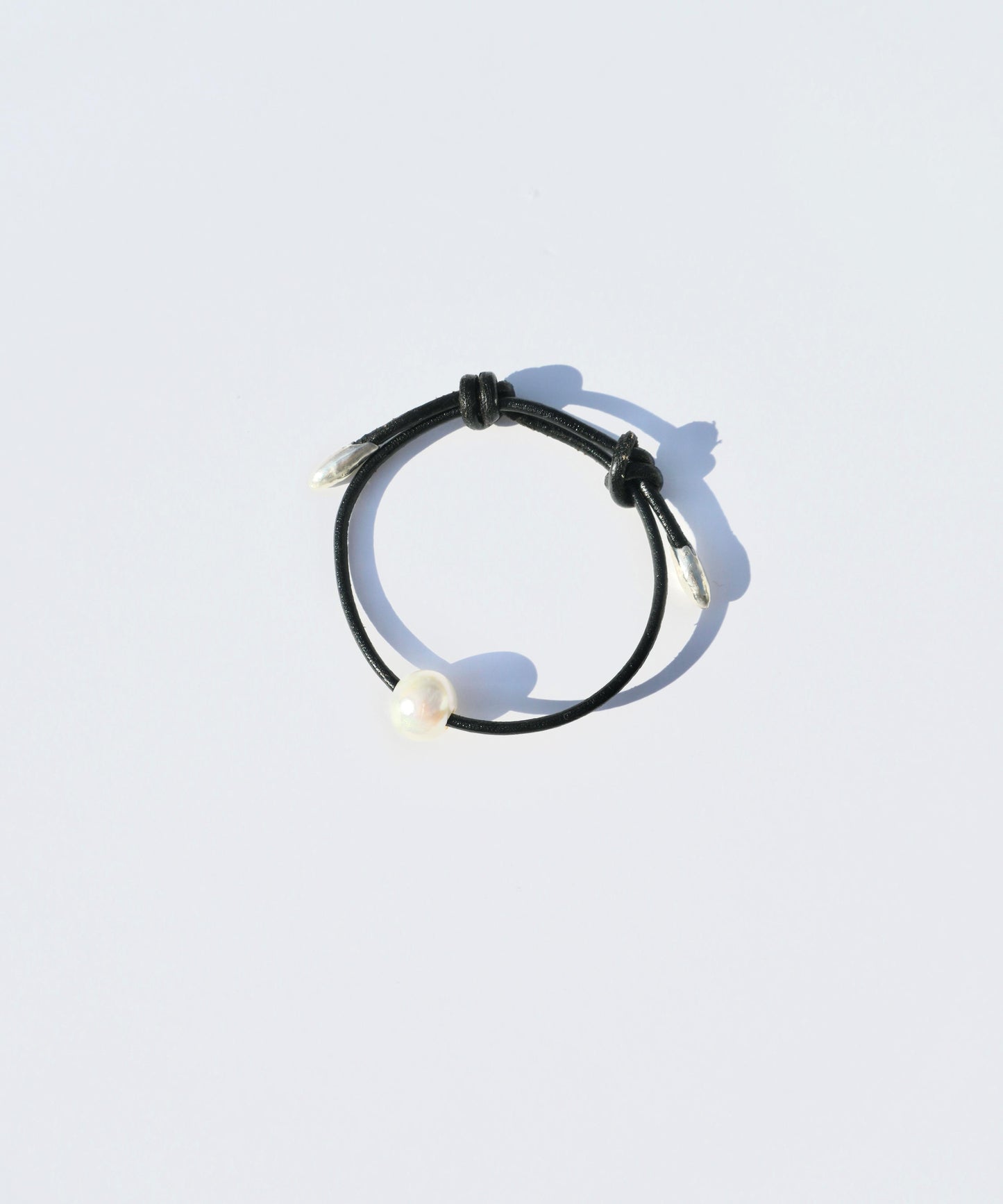 drewdrop pearl leather bracelet