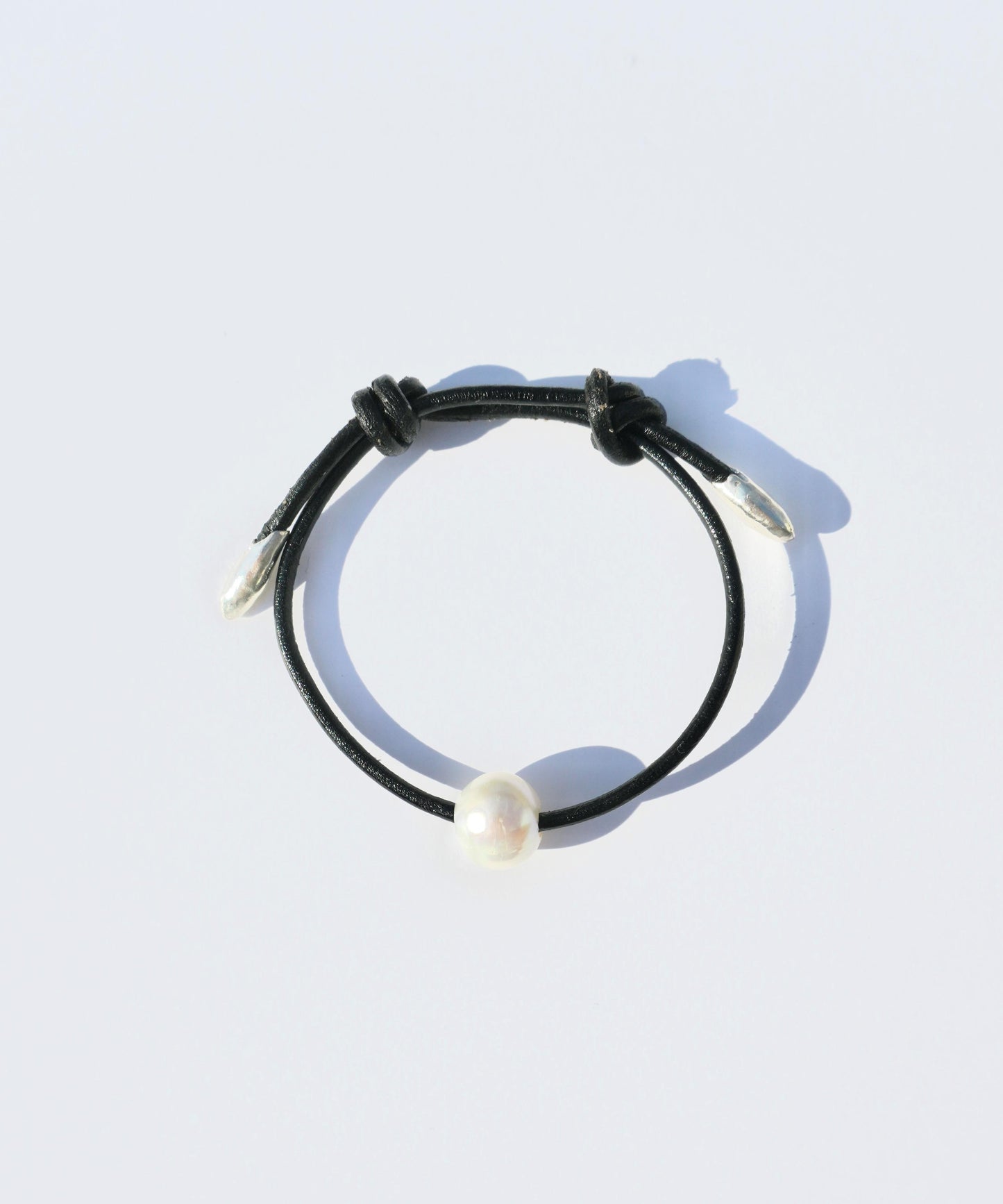 drewdrop pearl leather bracelet