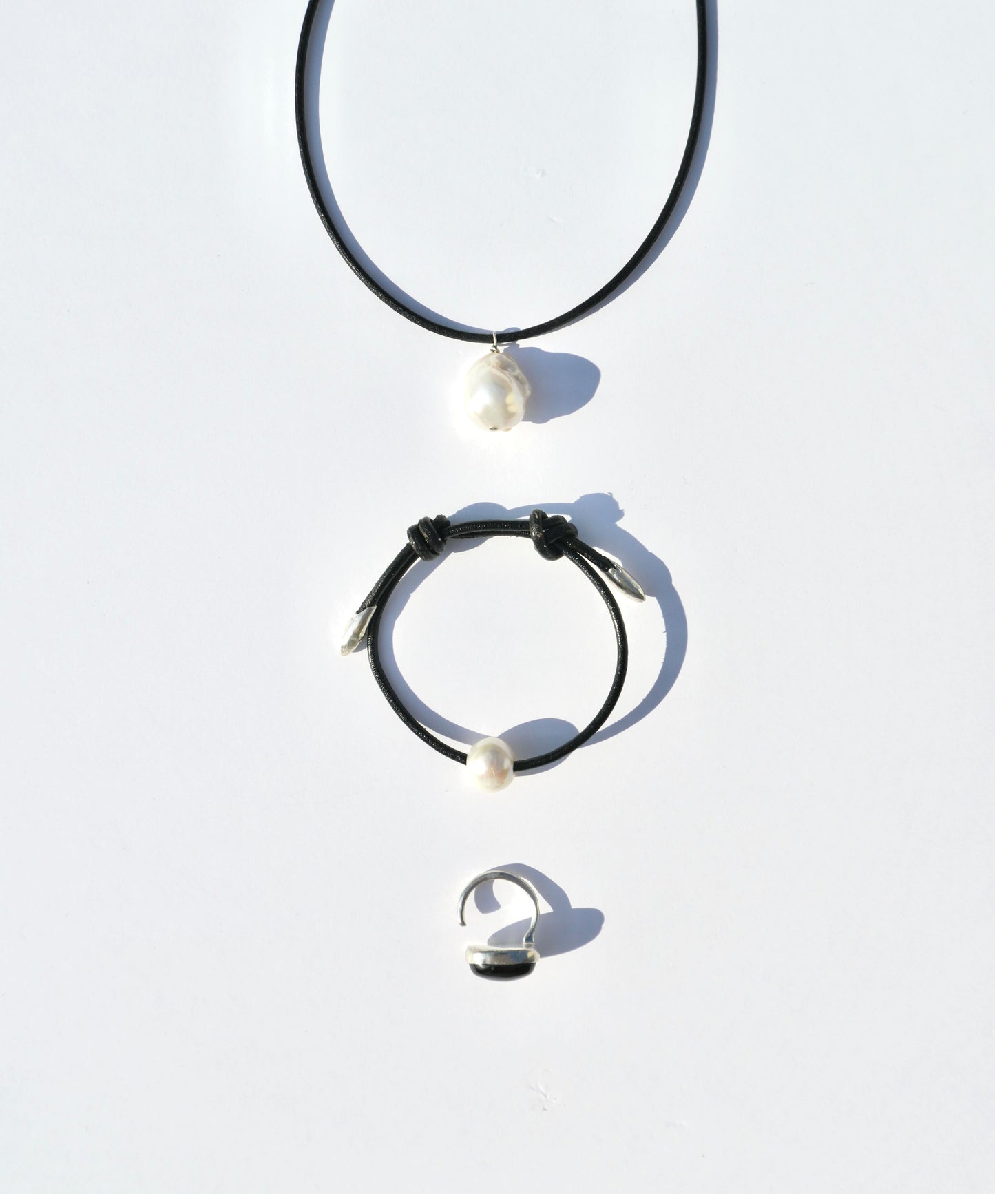 drewdrop pearl leather bracelet