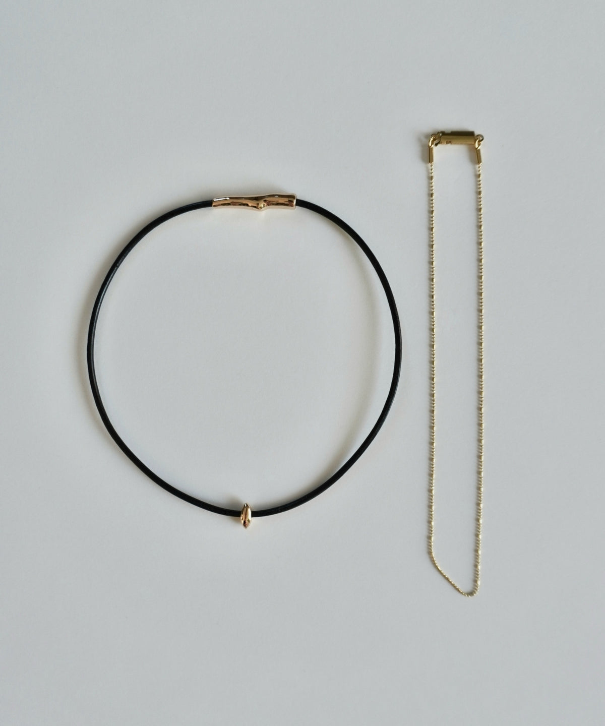 deformed twing & chain leather choker