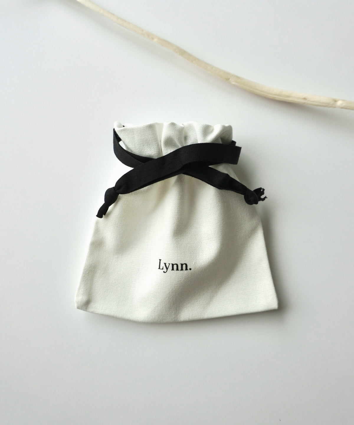 deformed twing & chain leather choker