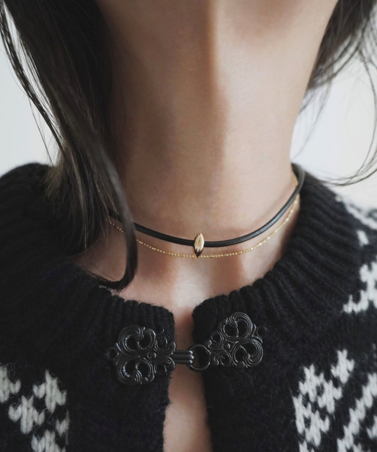 deformed twing & chain leather choker