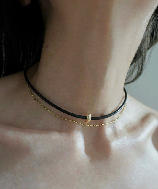 deformed twing & chain leather choker