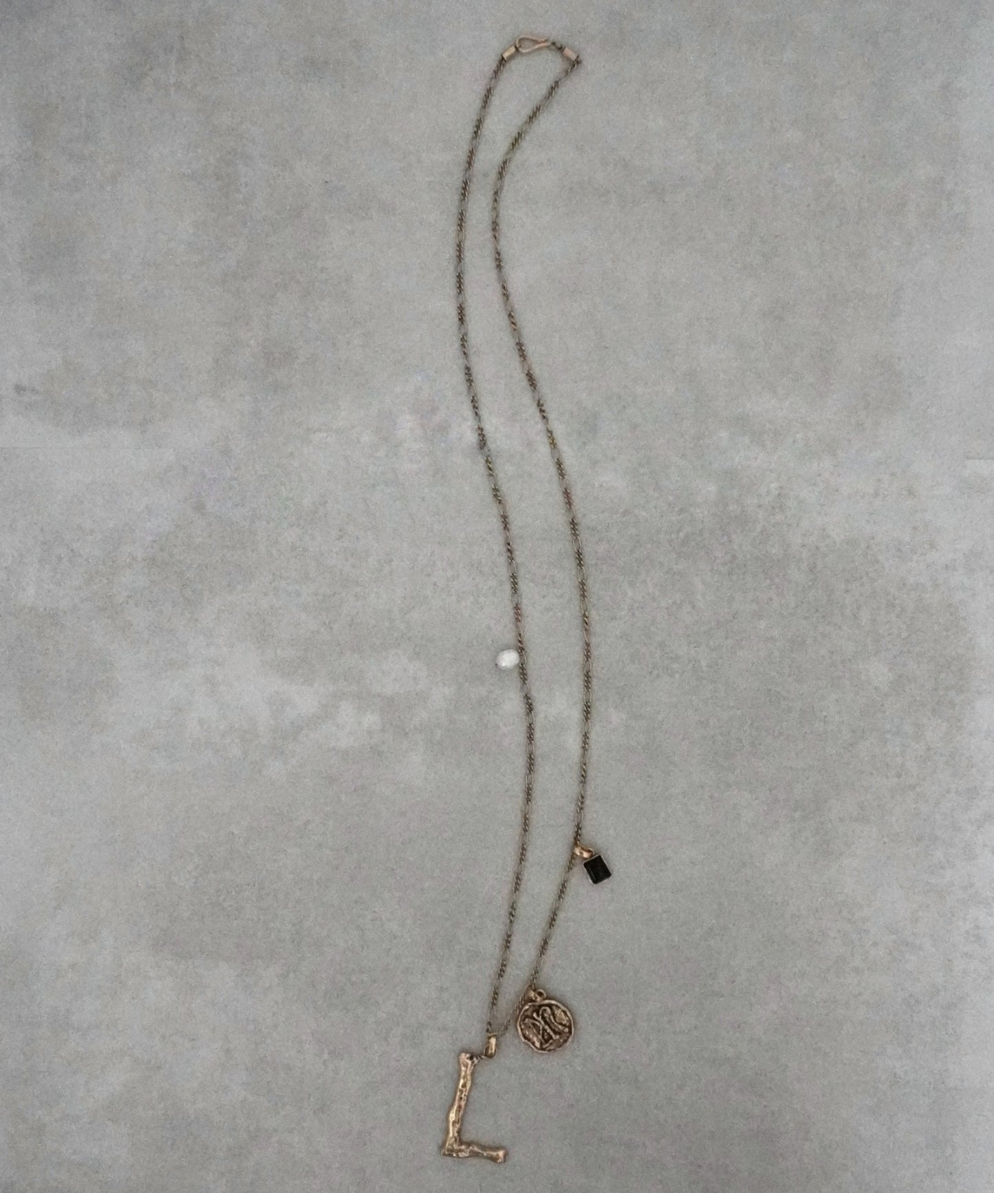 "Ｌ" pearl & stone necklace