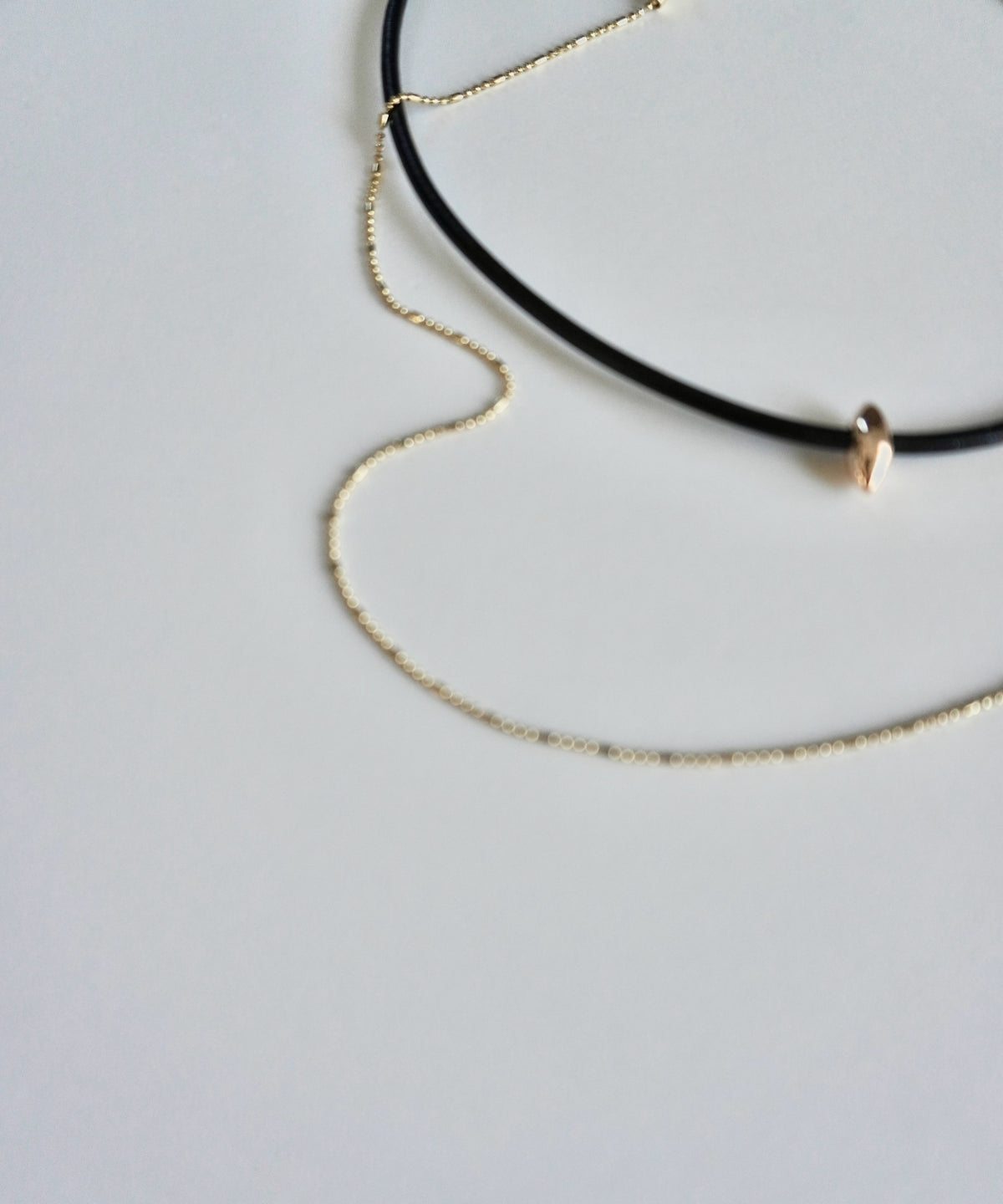 deformed twing & chain leather choker