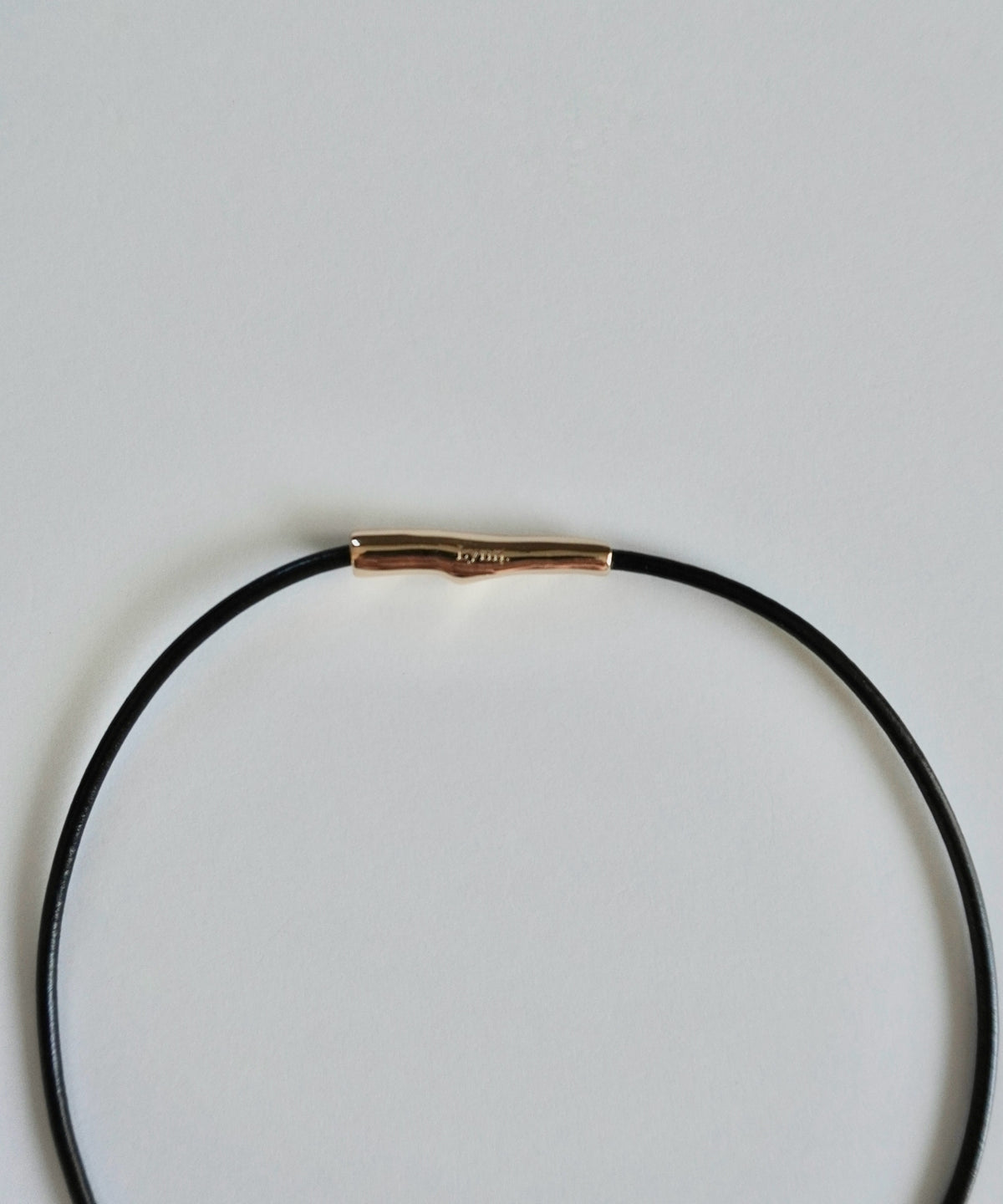 deformed twing & chain leather choker