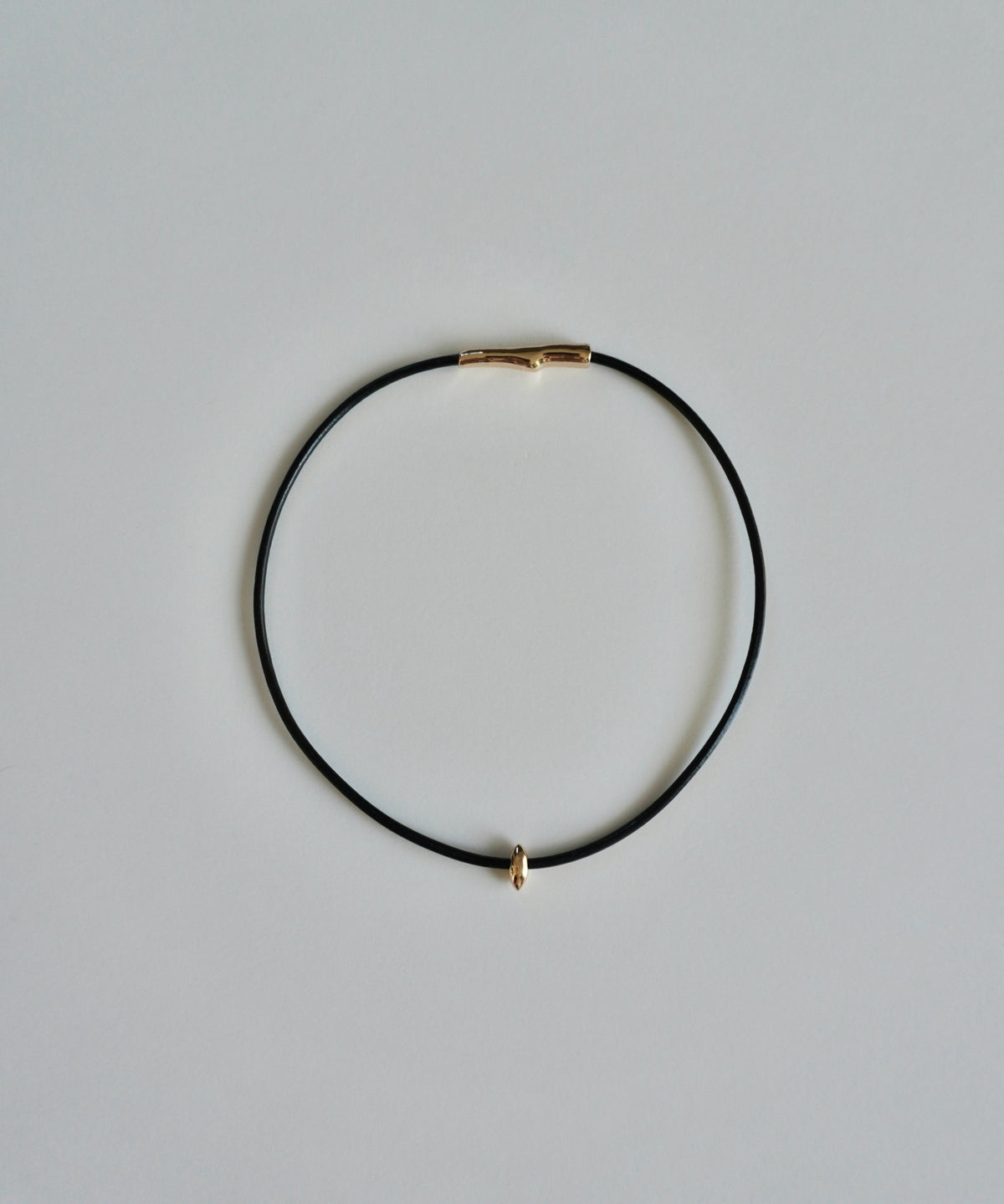 deformed twing & chain leather choker