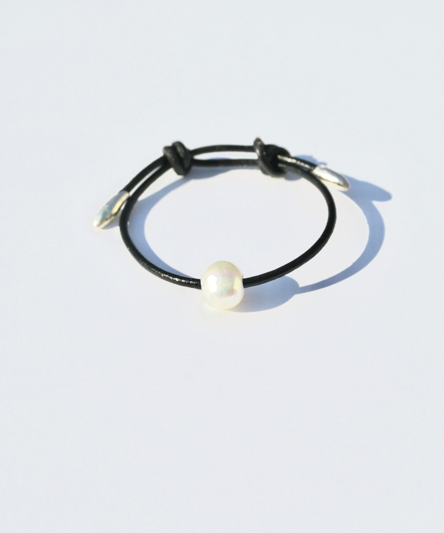 drewdrop pearl leather bracelet